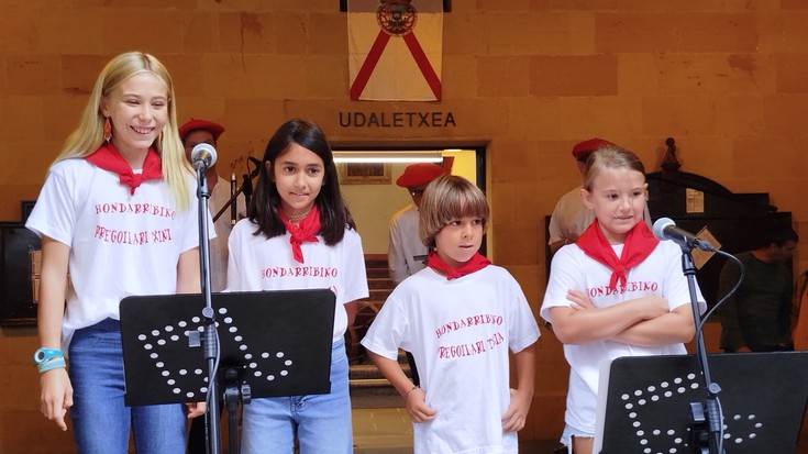 Aurtengo Pregoilari Txikiak izateko neska-mutil bana bila dabil Hondarribiko Udala