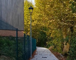 Eltzeta kalea eta Martxanpaita auzoa lotzen duen oinezko eta bizikleta bidea ireki dute Lesakan