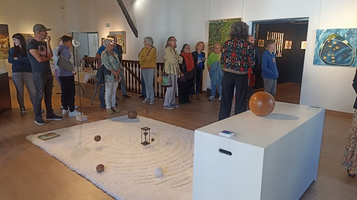 Azken egunak “Lupa” erakusketa bisitatzeko Urruñako posta gelan