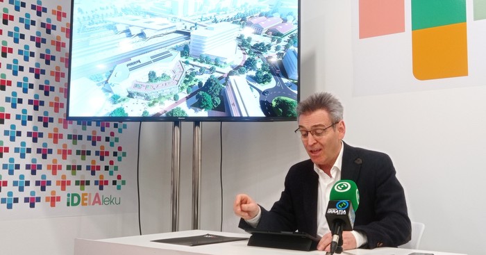 Anbulategi berria egiteko Aduana kaleko ibilgailuen Udaltzaingoko biltegia erabiltzea proposatu du EAJk