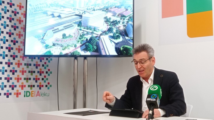 Anbulategi berria egiteko Aduana kaleko ibilgailuen Udaltzaingoko biltegia erabiltzea proposatu du EAJk