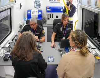 NAN eta pasaportea berritzeko poliziaren VIDOC zerbitzu ibiltaria Hondarribian nahi du EAJk