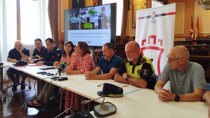 Segurtasun dispositibo handia eta kalez jantzitako poliziak Sanmartzialetan
