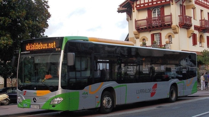Ekialdebus zerbitzua Bidasoaldean "murriztu eta okertu" egin dutela salatu dute langileek
