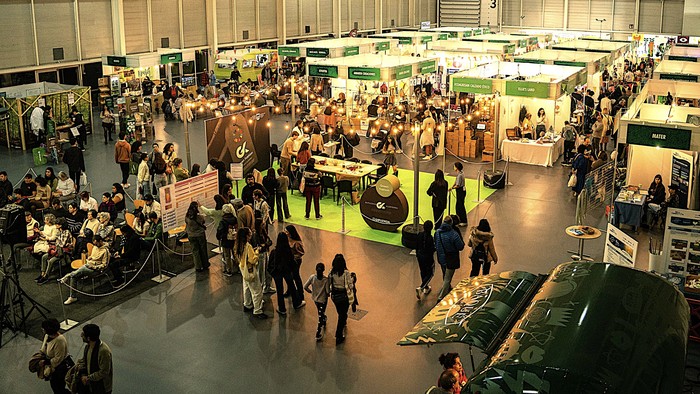 Bisitari leialak eta iaz baino parte-hartzaileagoak jaso ditu aurten Be Veggie azokak