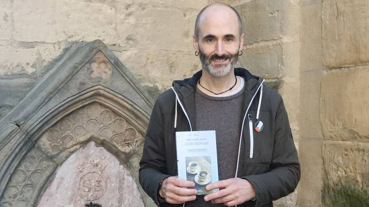 Iban Garro: «Niretzat olerkia hagitz interesgarria da; aldez aitzineko jarrera behar duzu irakurtzeko, eta onartu ezinen duzula den-dena ulertu»