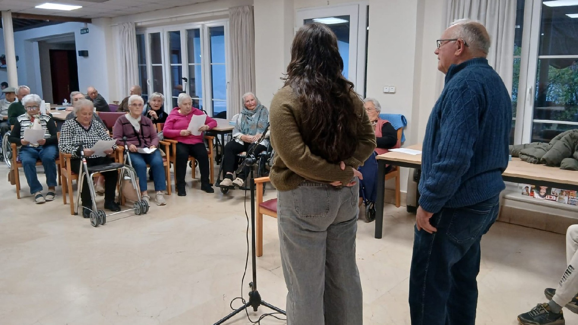 Adinekoen ongizatea bermatzeko helburuarekin bertso saioak antolatu ditu Euskarabideak zenbait egoitzetan