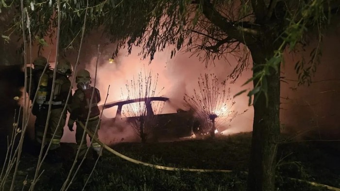 Bi ibilgailu kiskali ditu sute batek barda Irunen