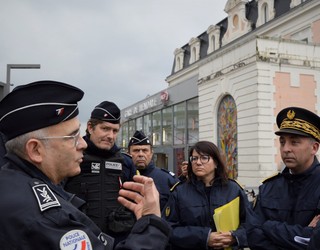 Migratzaileen aurka bisaia estali gabe aritu ziren frantziar polizia eta armada joan den astean