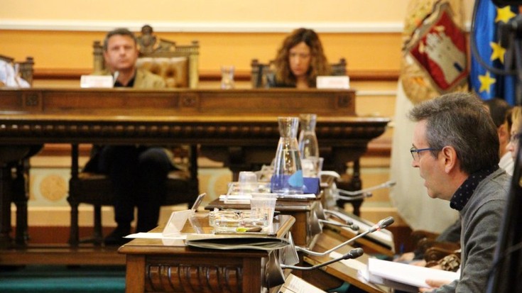 Udal langileen euskara eskakizuna malgutzeko erasoa gelditu dute, Irungo EAJ-EH Bilduk sozialisten abstentzioari esker