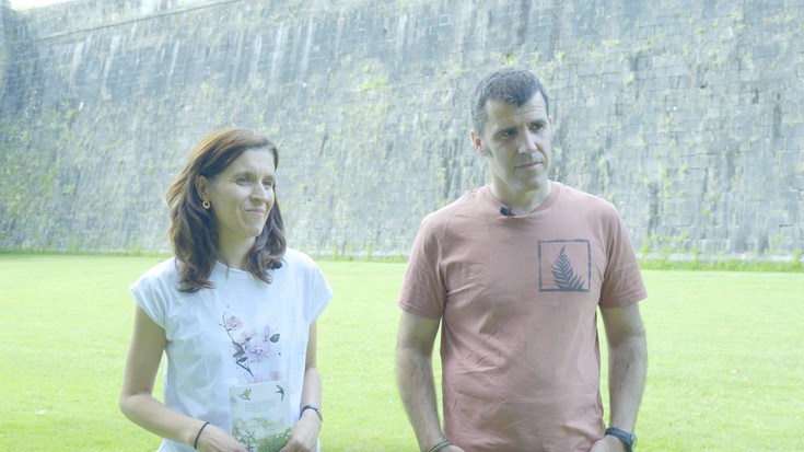 «Alde Zaharra inguratzen duten harresiek altxor naturala gordetzen dute, ez dira harri historiko mortuak»