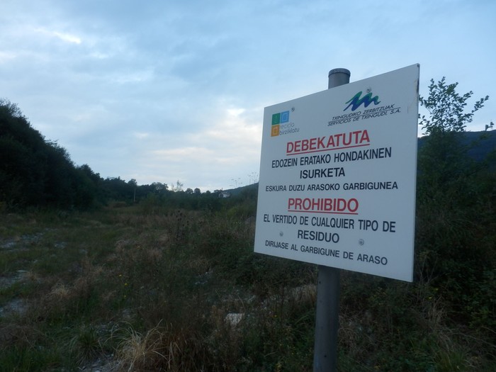 Zaldunbordako mega outlet proiektuaren kontrako aldarrikapenen oihartzunak pisua irabazten doan heinean, egi bakarra da, proiektua bere horretan mante
