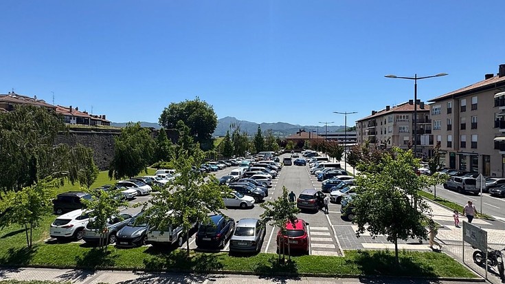 Zezen Plazako lurpeko aparkalekua bideragarria dela adierazi dute azterketa teknikoek