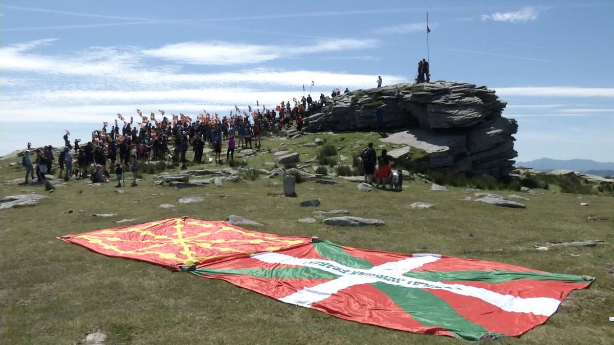 Larungo martxa antolatu du bigarrenez Gure Esku Dagok