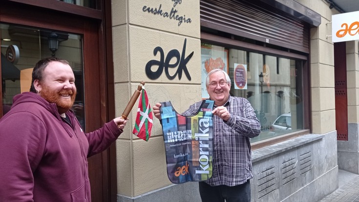 Korrikaren petoak eskura jarri ditu Irungo AEK euskaltegiak