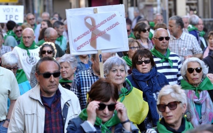 Espainiako Gobernu berriarekin itxaropen pittin bat dute Irungo pentsiodunek