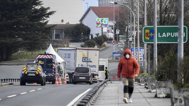 Migratzaileak askatasunez mugi daitezen neurriak hartzea adostu du  Madrilgo Senatuak EH Bilduk mozio bidez exijituta 