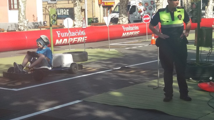 Irunen,Urdanibia plaza Bide Heziketarako kart-zirkuito bilakatu dute Udalak eta MAPFRE Fundazioak.