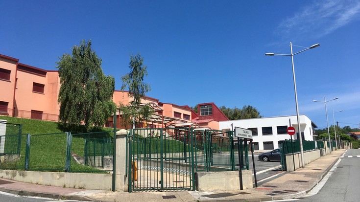 Eskola bideak oinez eta bizikletaz seguruago egiteko erronka dute Hondarribian